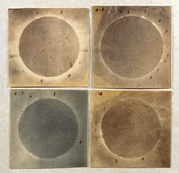 Vier Ansichten der Sonnenfinsternis vom 18. Juli 1860